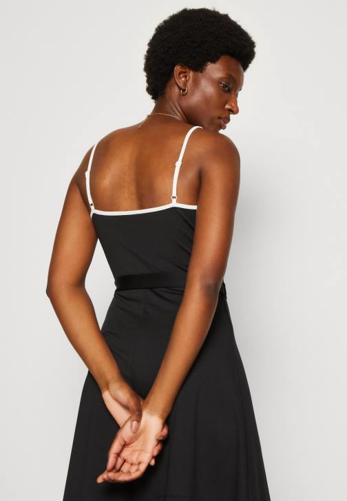 PN6V115 ženy Anna Field žerzejové šaty černo/bílé