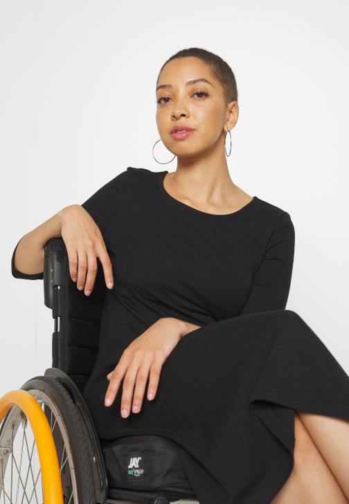 PN6V181 ženy Anna Field žerzejové šaty černé